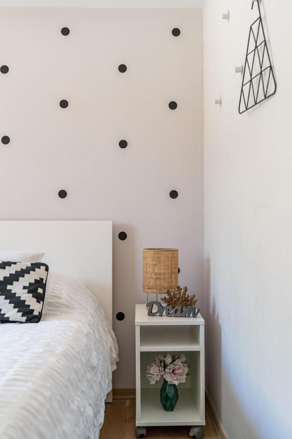 Stay U-Nique Studio Apartment In Orasac Εξωτερικό φωτογραφία